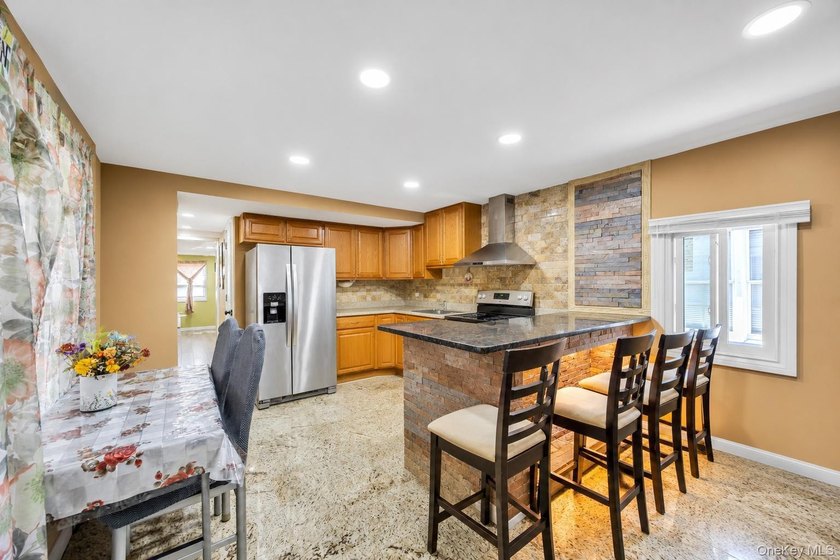 Welcome to this beautifully maintained 2-bedroom, 1-bath mobile - photo 12