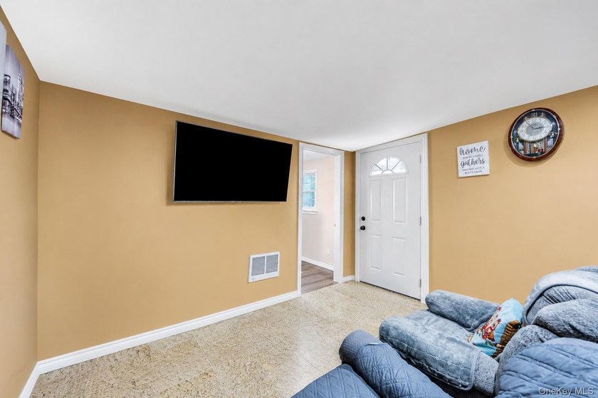 Welcome to this beautifully maintained 2-bedroom, 1-bath mobile - photo 16