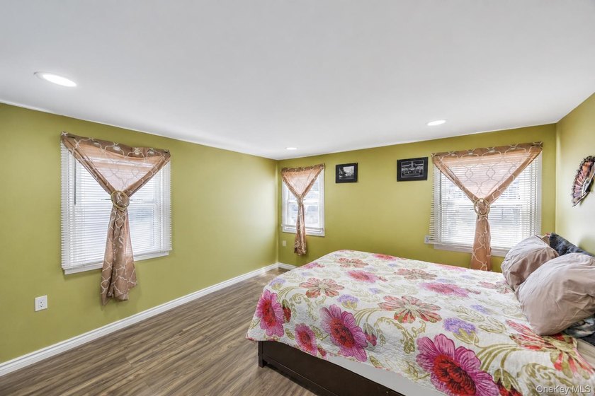 Welcome to this beautifully maintained 2-bedroom, 1-bath mobile - photo 17