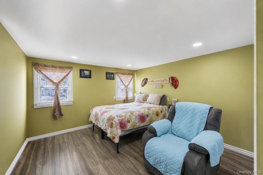 Welcome to this beautifully maintained 2-bedroom, 1-bath mobile - photo 19