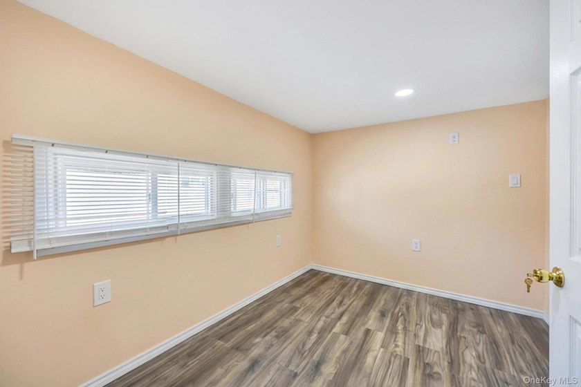 Welcome to this beautifully maintained 2-bedroom, 1-bath mobile - photo 23