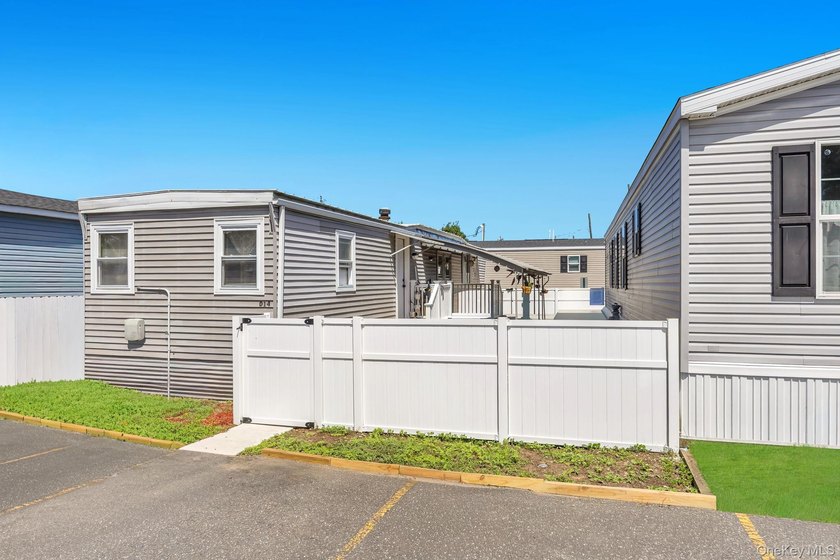 Welcome to this beautifully maintained 2-bedroom, 1-bath mobile - photo 24