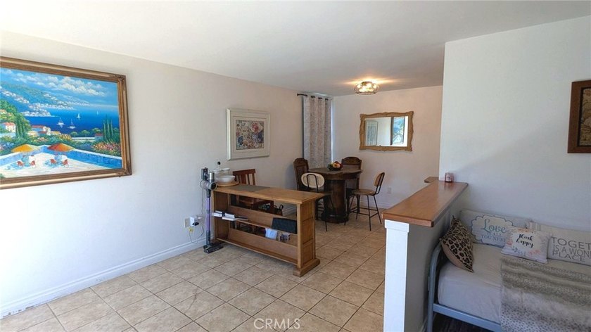 Spacious 3 bedroom ground level condo in central Ventura - photo 7