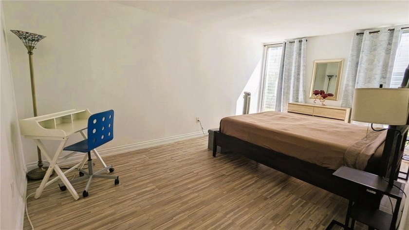 Spacious 3 bedroom ground level condo in central Ventura - photo 9