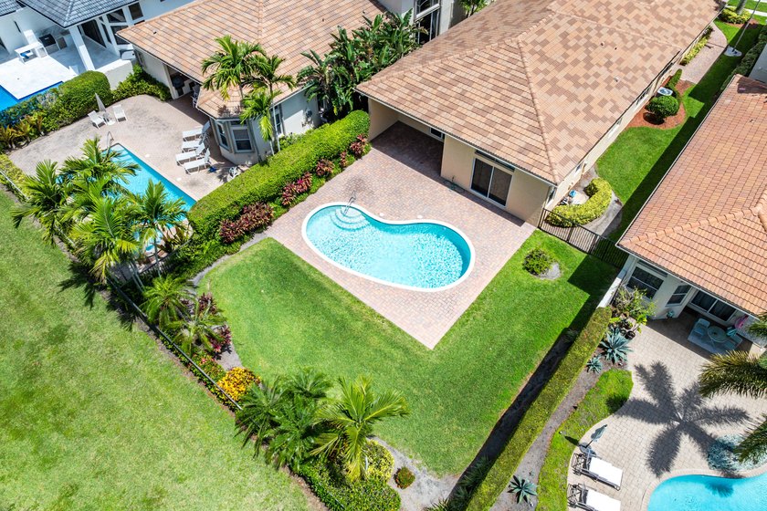 This Southern Exposure 3-bedroom, 2.5-bathroom residence on an - photo 2