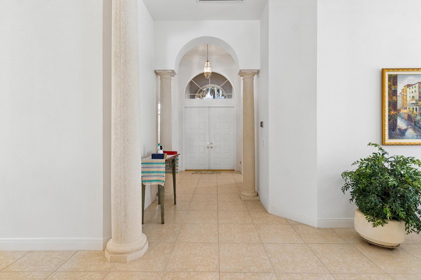 This Southern Exposure 3-bedroom, 2.5-bathroom residence on an - photo 4