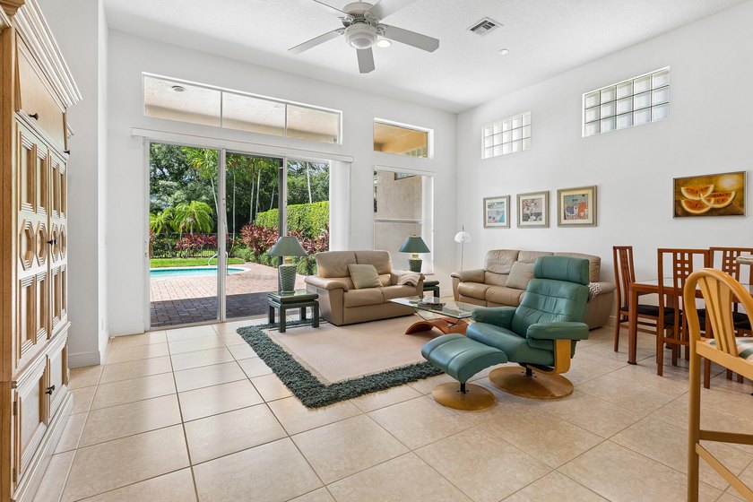 This Southern Exposure 3-bedroom, 2.5-bathroom residence on an - photo 7