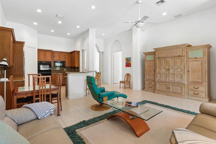 This Southern Exposure 3-bedroom, 2.5-bathroom residence on an - photo 9