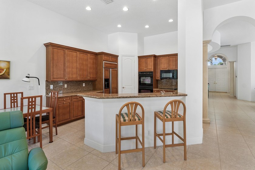This Southern Exposure 3-bedroom, 2.5-bathroom residence on an - photo 10