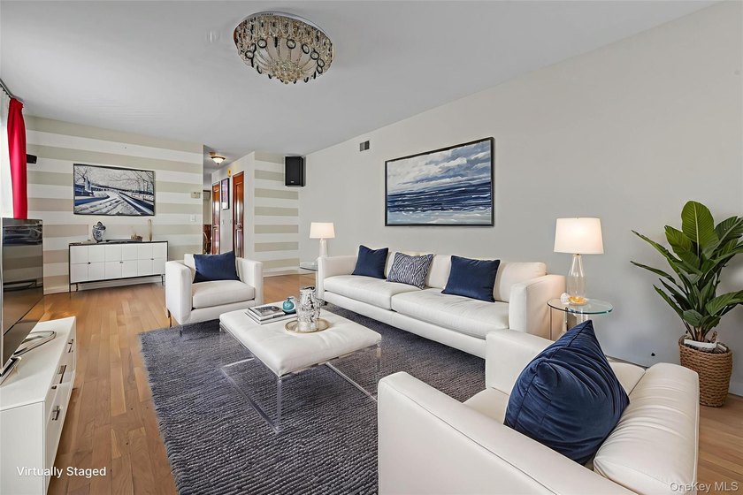 Welcome to this cozy, move-in-ready townhouse located on a quiet - photo 2