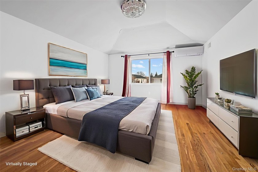 Welcome to this cozy, move-in-ready townhouse located on a quiet - photo 4