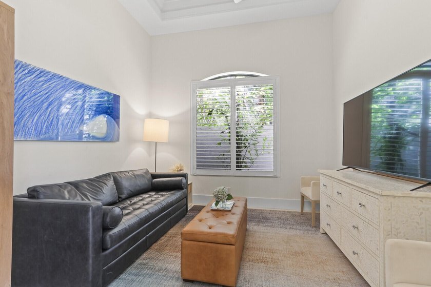 Welcome to this exceptional lakefront residence in the - photo 4