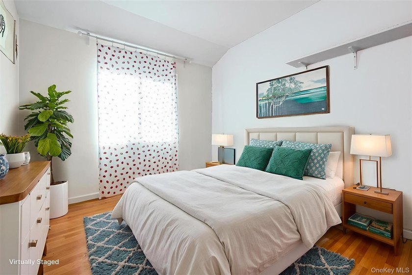 Welcome to this cozy, move-in-ready townhouse located on a quiet - photo 5