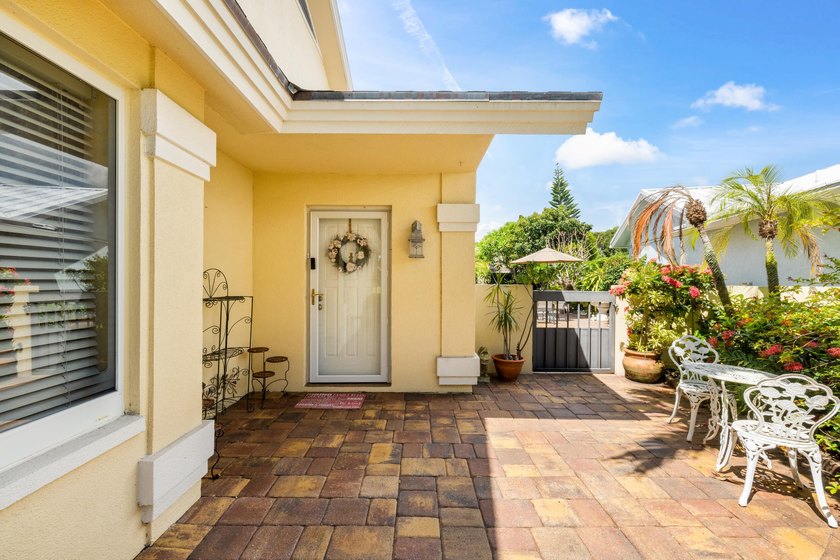 Welcome to 224 Cape Pointe Circle situated on an oversized - photo 2