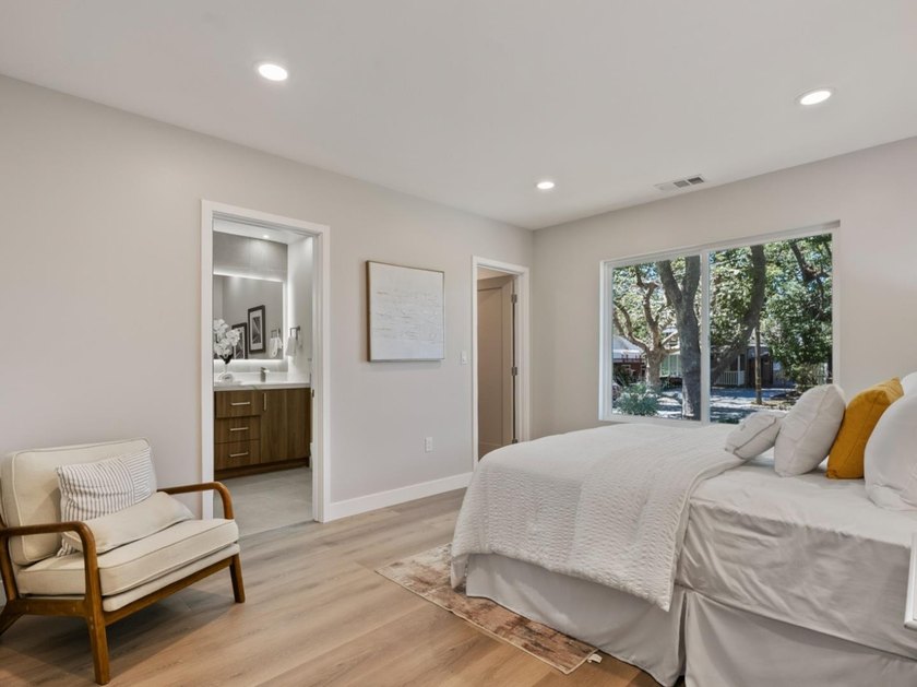 Exceptional Rose Garden property offering 5 bedrooms and 4 full - photo 11