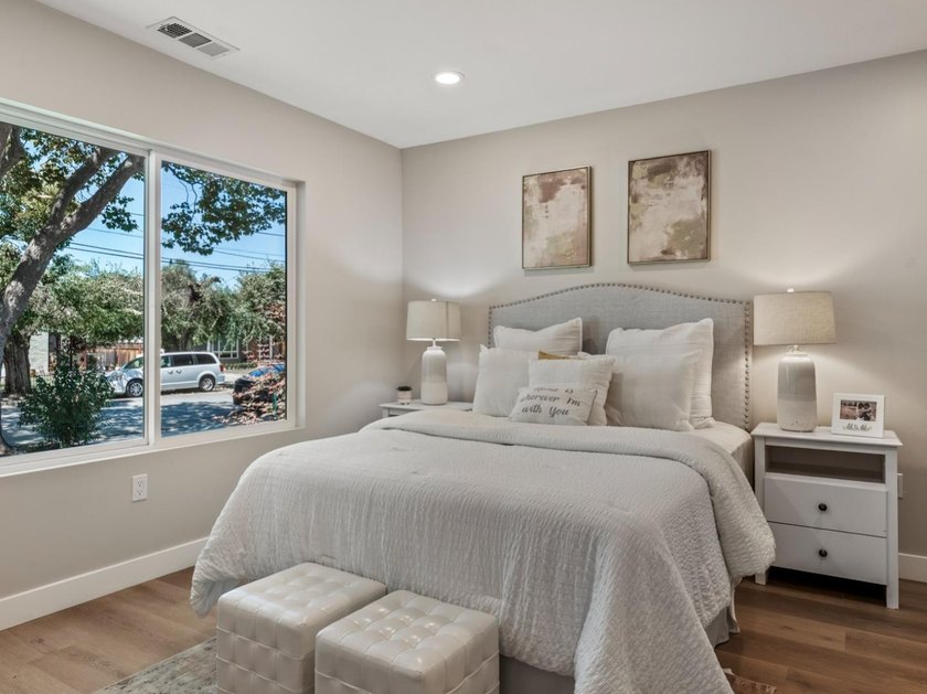 Exceptional Rose Garden property offering 5 bedrooms and 4 full - photo 13