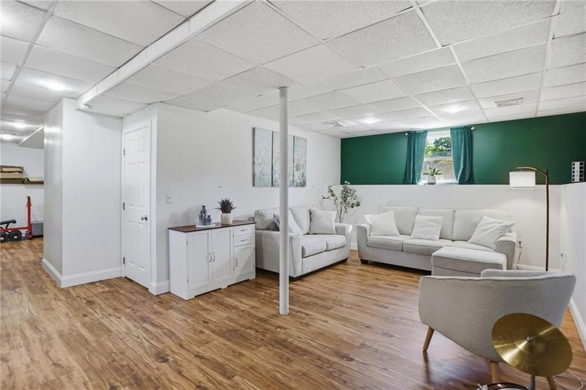 Welcome to this bright and inviting home in Warwick's desirable - photo 13
