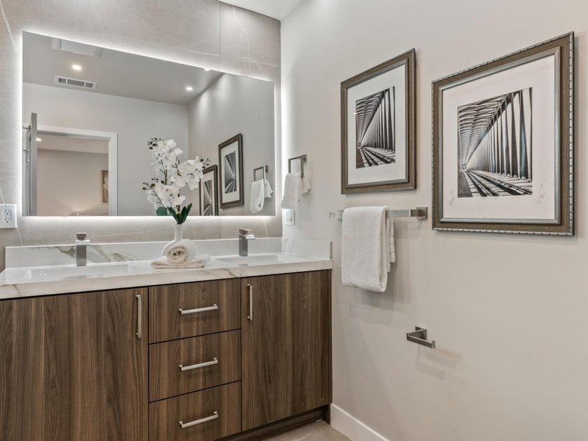 Exceptional Rose Garden property offering 5 bedrooms and 4 full - photo 14