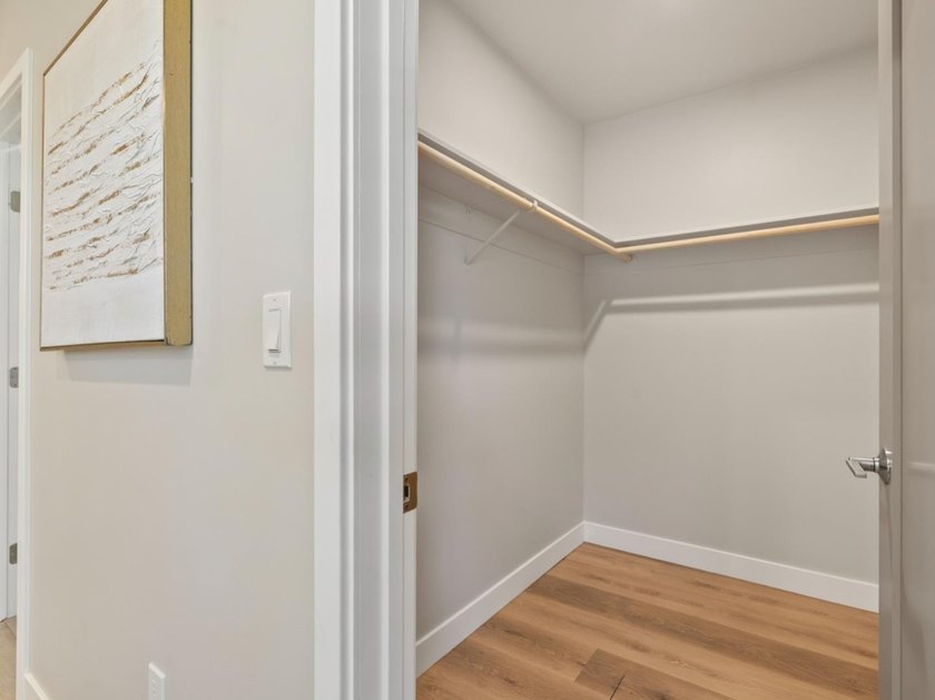 Exceptional Rose Garden property offering 5 bedrooms and 4 full - photo 16