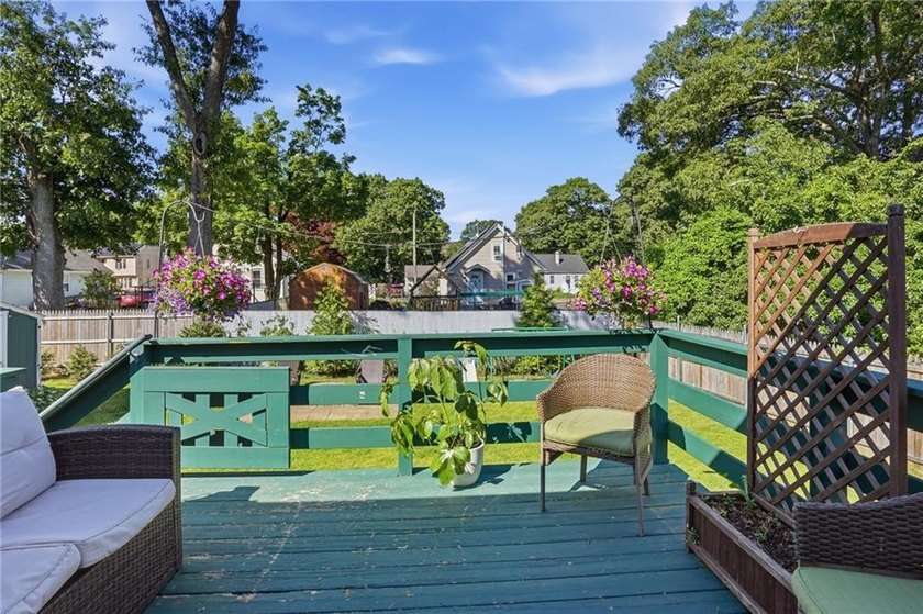 Welcome to this bright and inviting home in Warwick's desirable - photo 16