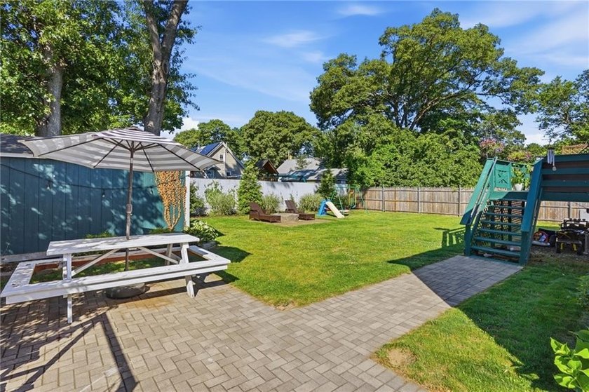 Welcome to this bright and inviting home in Warwick's desirable - photo 17