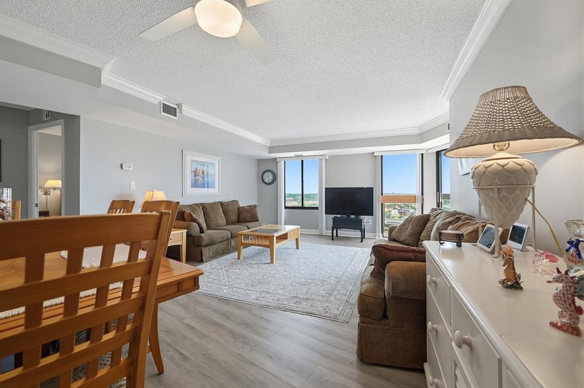Fully renovated one-bedroom, one-bathroom condo in the Atlantis - photo 20