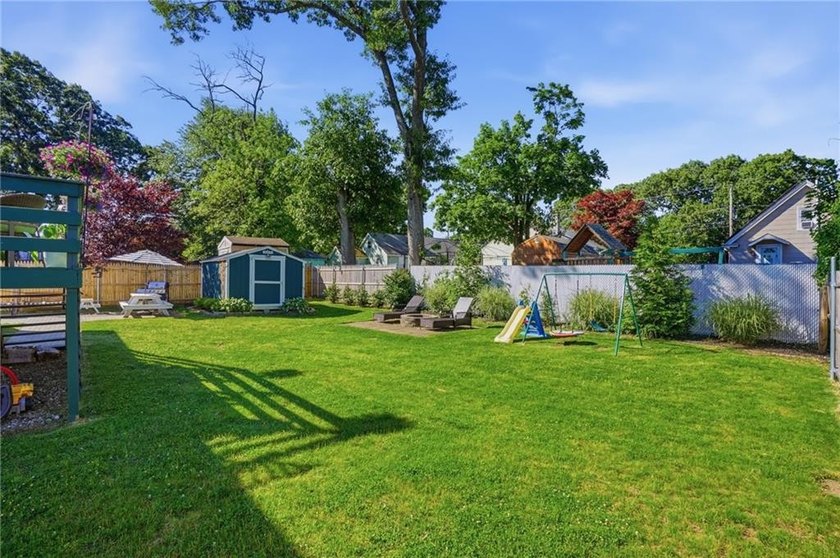 Welcome to this bright and inviting home in Warwick's desirable - photo 20