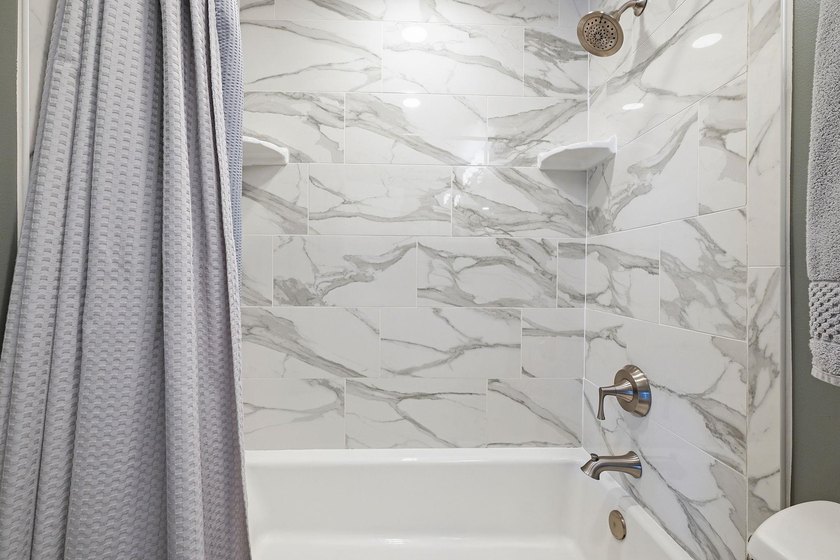 Fully renovated one-bedroom, one-bathroom condo in the Atlantis - photo 23