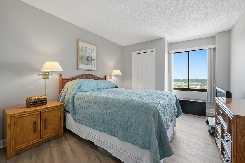 Fully renovated one-bedroom, one-bathroom condo in the Atlantis - photo 24