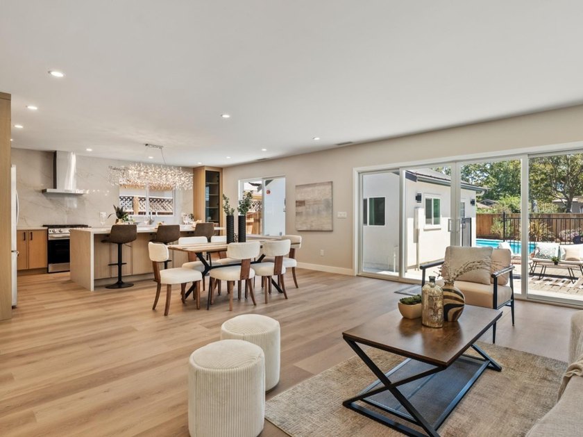 Exceptional Rose Garden property offering 5 bedrooms and 4 full - photo 25