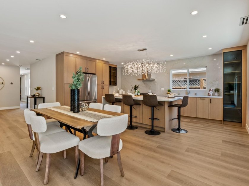 Exceptional Rose Garden property offering 5 bedrooms and 4 full - photo 27