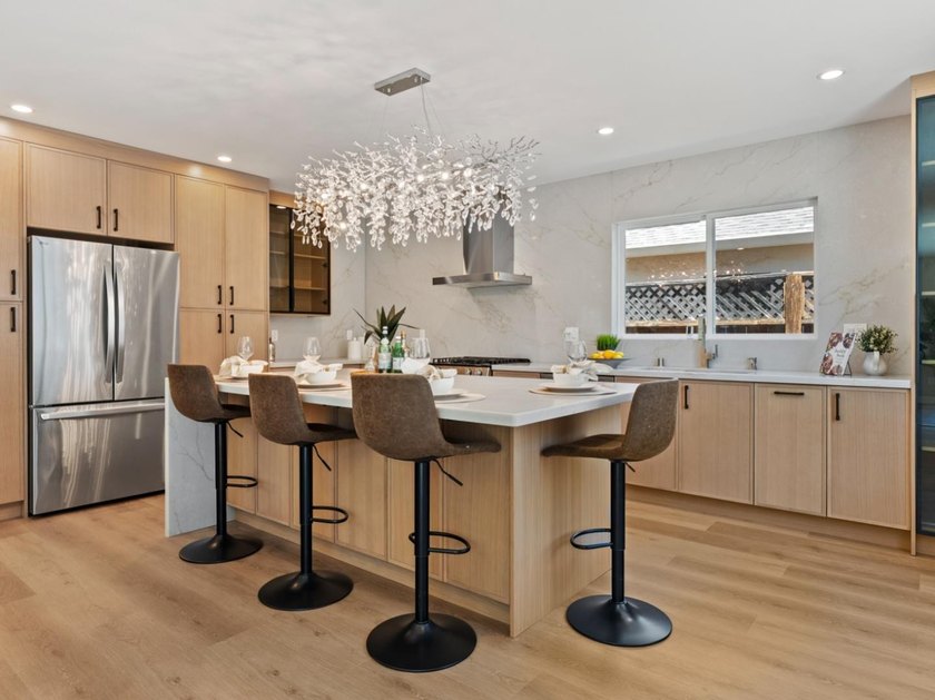 Exceptional Rose Garden property offering 5 bedrooms and 4 full - photo 28