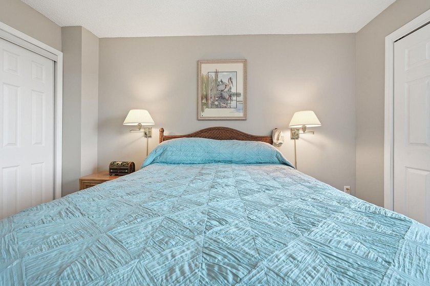 Fully renovated one-bedroom, one-bathroom condo in the Atlantis - photo 29