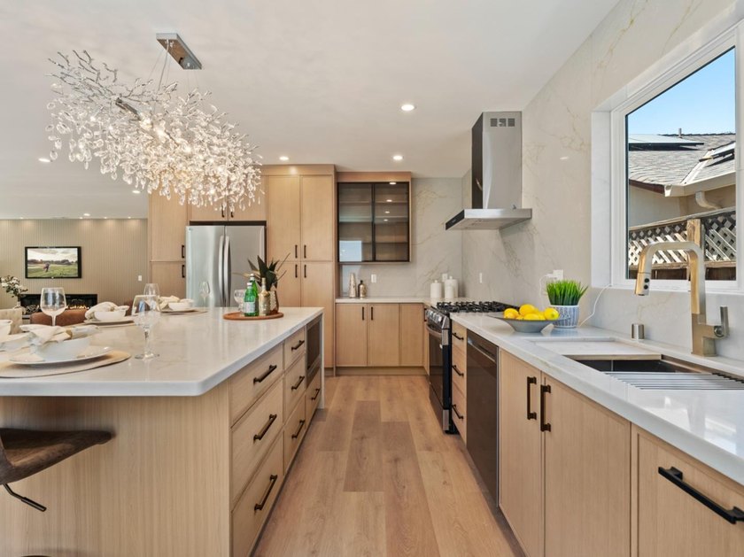 Exceptional Rose Garden property offering 5 bedrooms and 4 full - photo 29