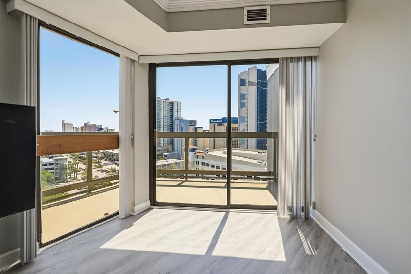 Fully renovated one-bedroom, one-bathroom condo in the Atlantis - photo 32