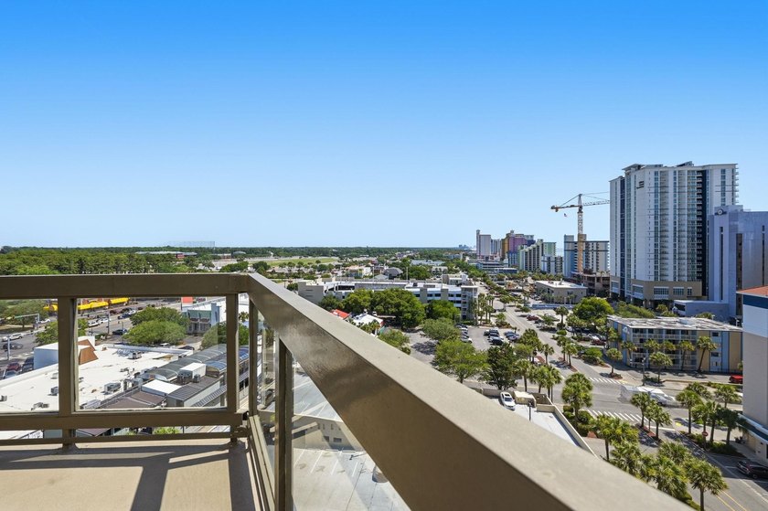 Fully renovated one-bedroom, one-bathroom condo in the Atlantis - photo 34