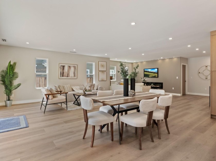 Exceptional Rose Garden property offering 5 bedrooms and 4 full - photo 34