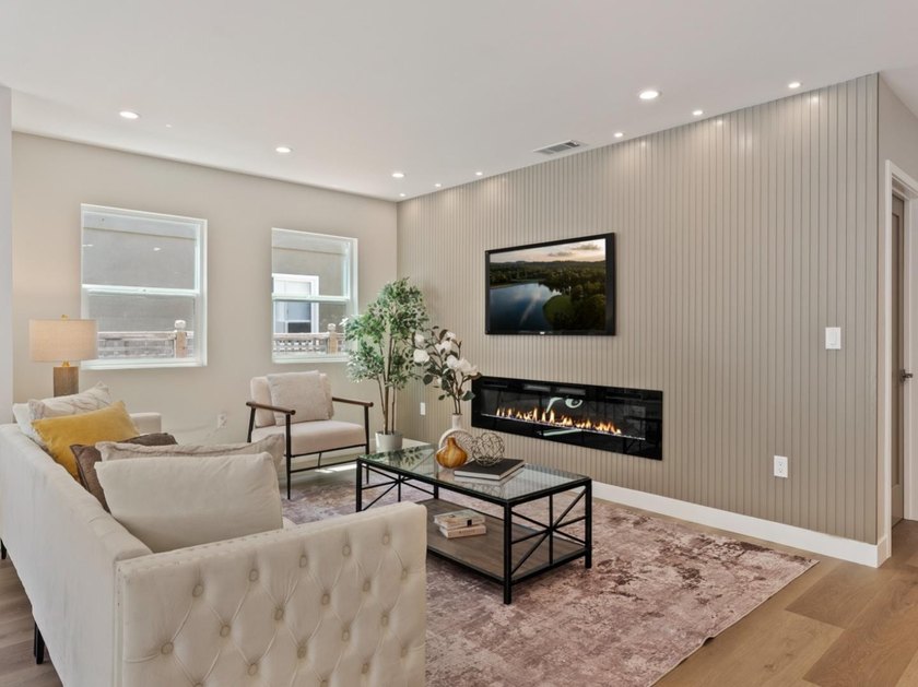 Exceptional Rose Garden property offering 5 bedrooms and 4 full - photo 36