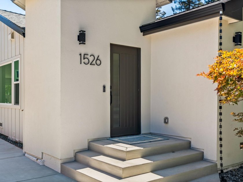 Exceptional Rose Garden property offering 5 bedrooms and 4 full - photo 37