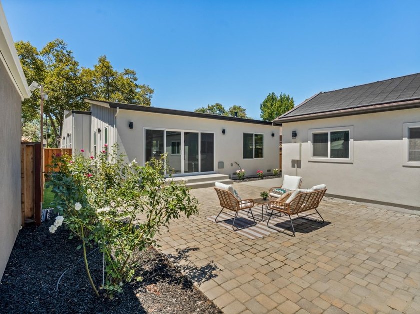 Exceptional Rose Garden property offering 5 bedrooms and 4 full - photo 40