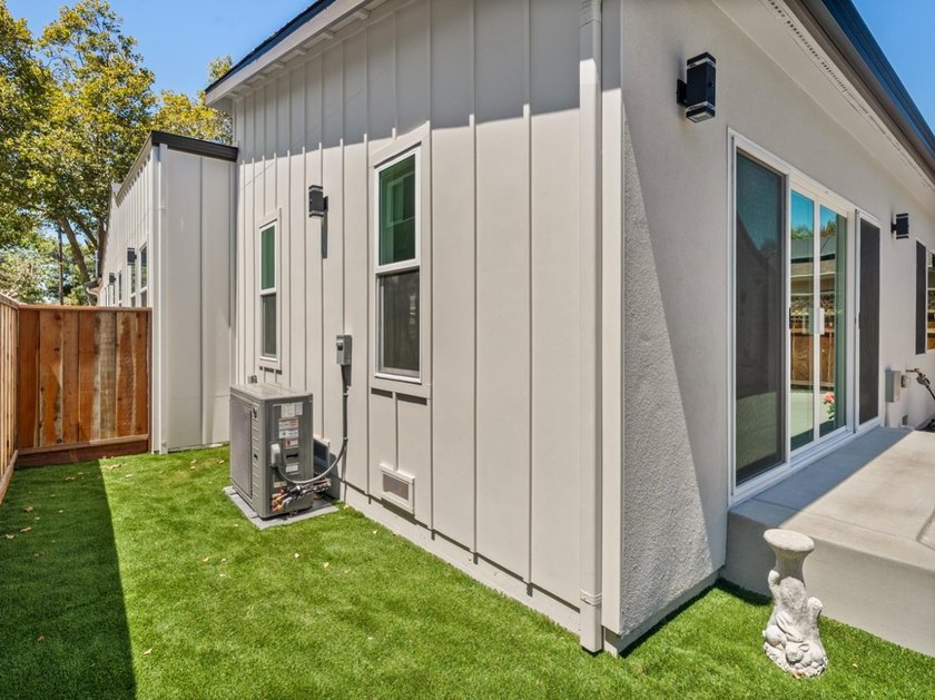 Exceptional Rose Garden property offering 5 bedrooms and 4 full - photo 41