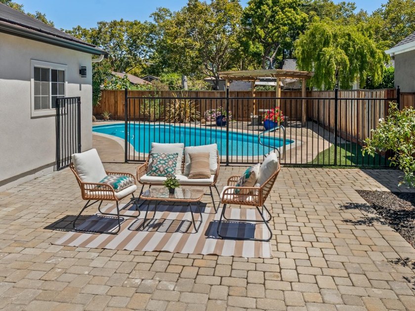 Exceptional Rose Garden property offering 5 bedrooms and 4 full - photo 44