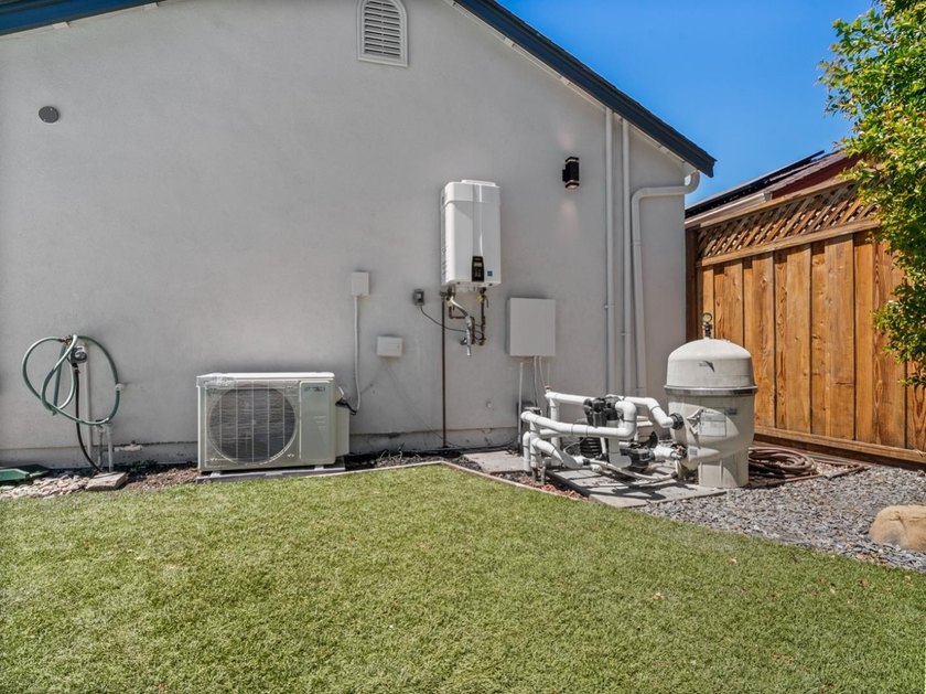Exceptional Rose Garden property offering 5 bedrooms and 4 full - photo 50