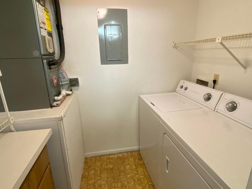 Spacious 2 BR / 2 Bath unit, in all age gated community. Lease - photo 8