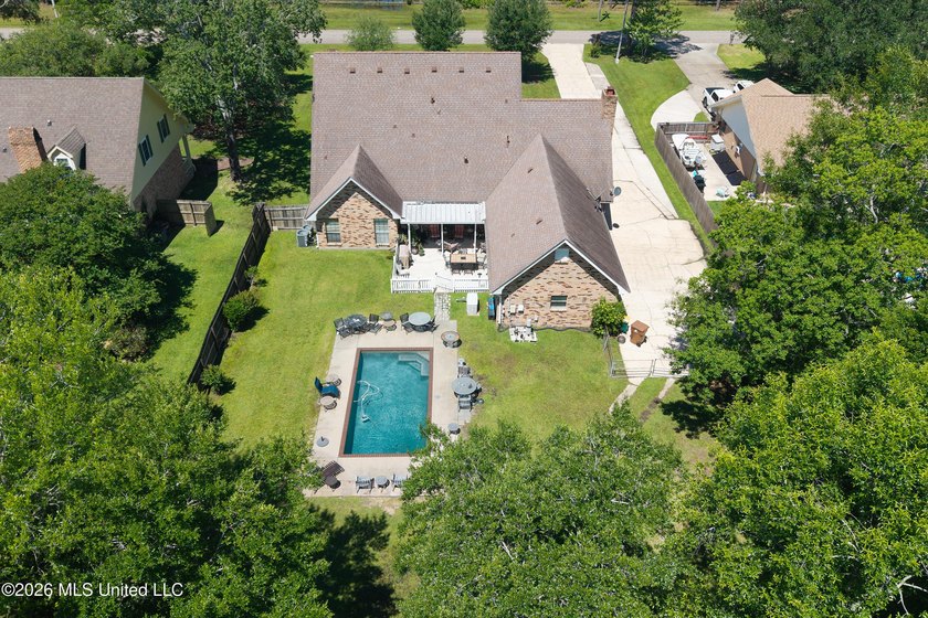 Welcome to 918 N Country Club Lane - a beautifully maintained - photo 2