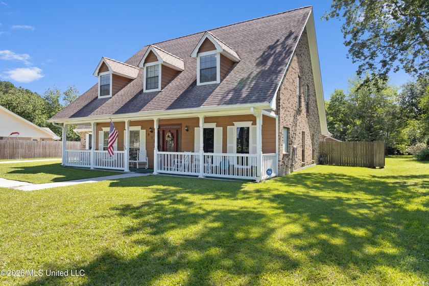 Welcome to 918 N Country Club Lane - a beautifully maintained - photo 3