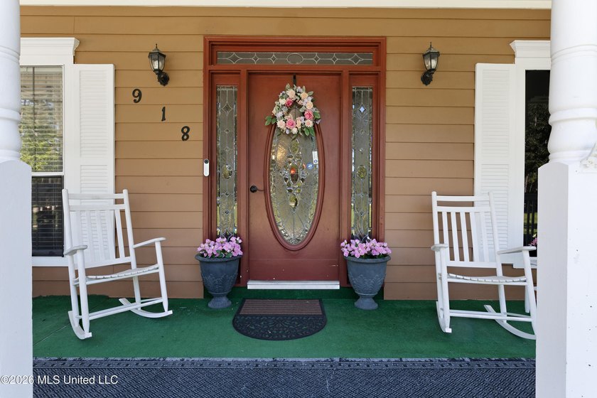 Welcome to 918 N Country Club Lane - a beautifully maintained - photo 5