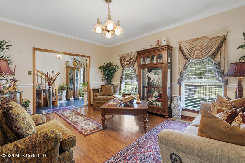 Welcome to 918 N Country Club Lane - a beautifully maintained - photo 8