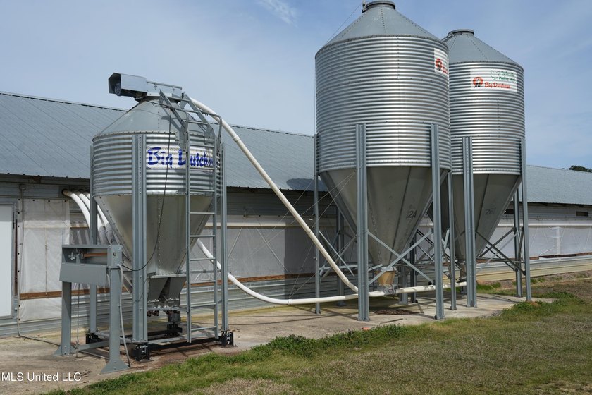 This turnkey modern Poultry Breeder Egg built in 2017 has - photo 13