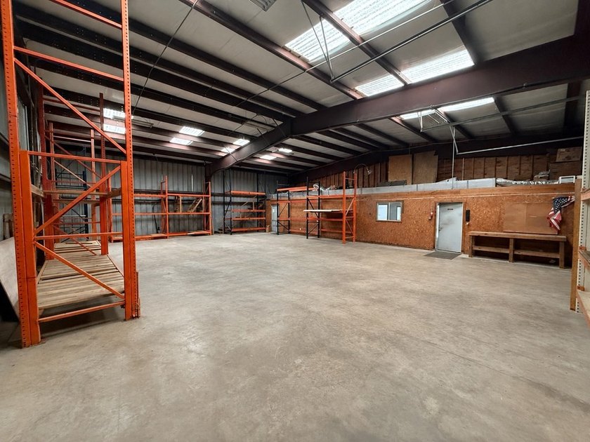 6000 F2 free-span, metal, insulated warehouse with 4 - 12' - photo 16